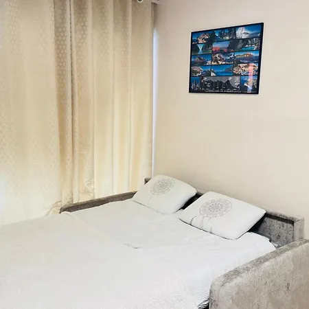 Un De Luxe Les Champs Elysees Apartment