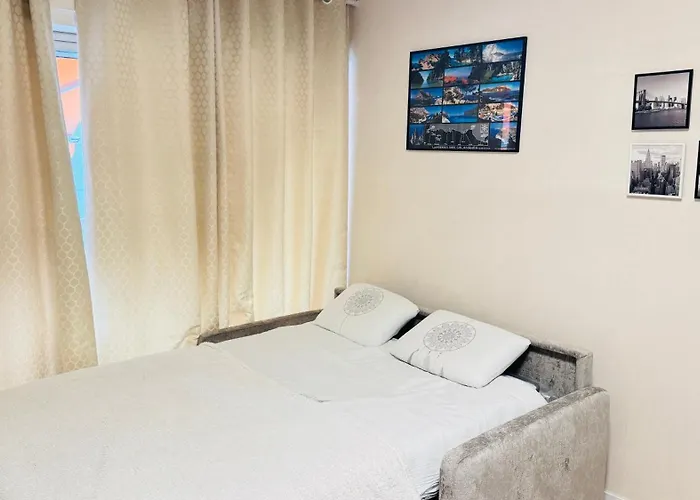 Un De Luxe Les Champs Elysees Apartment