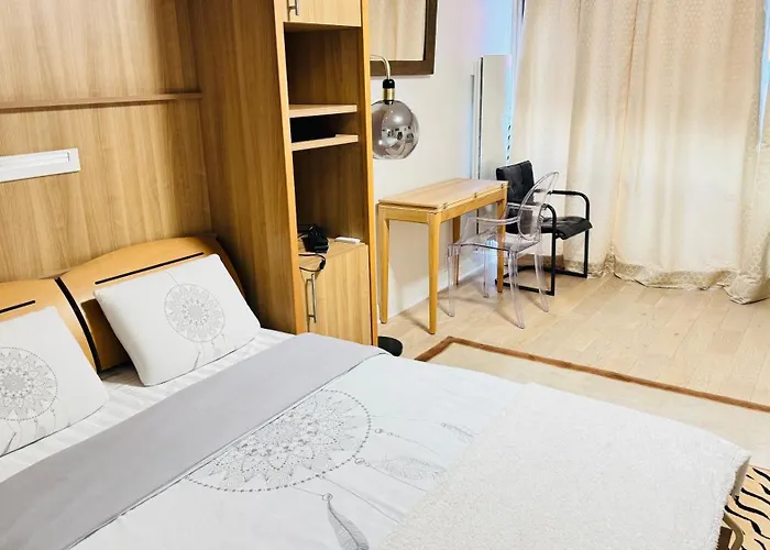 Un De Luxe Les Champs Elysees